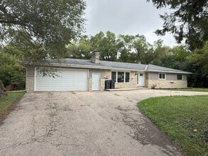 Building Photo - 6716 South Dr