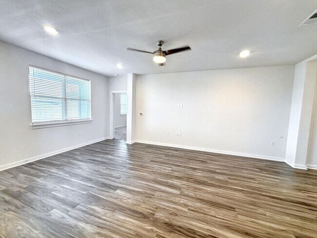 Building Photo - Beautiful 3-Bedroom Home with Spacious Yar...
