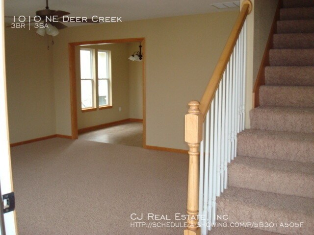 Building Photo - 1010 NE Deer Creek Rd