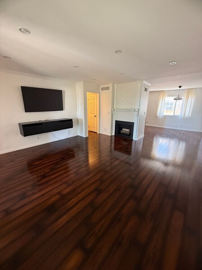 Foto del edificio - Cabrini 2 bedroom townhome