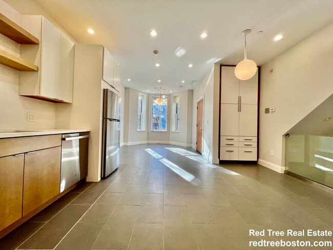 Building Photo - 1607 Tremont St