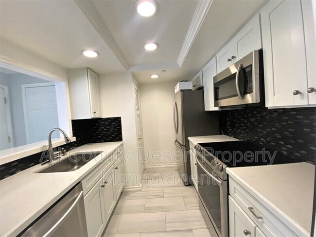 Building Photo - 222 N Calle El Segundo