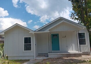 Building Photo - 8 Leon Village Dr