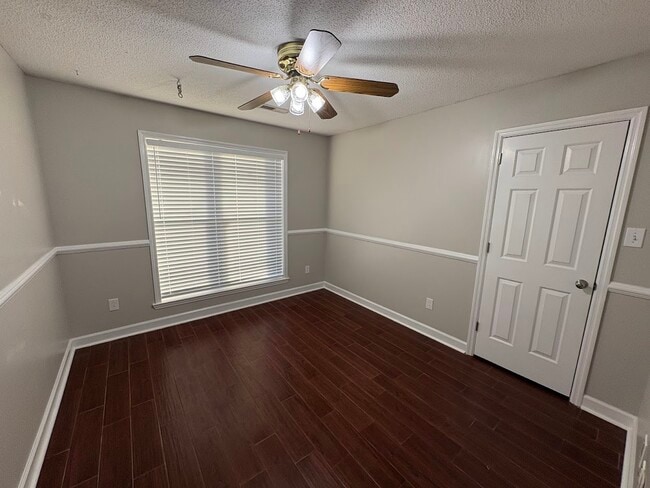 Foto del edificio - 103 Willow Green Dr