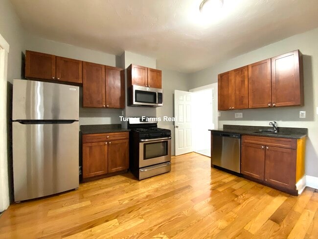 Building Photo - 270 Bowdoin St