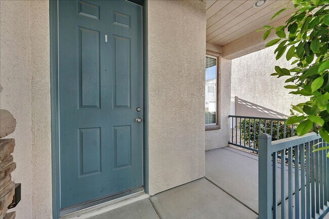 Foto del edificio - Spacious Home, 3 bedrooms w/ Loft Gated Community w/ Clubhouse, Pool, Spa.