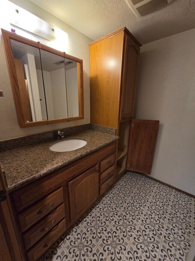 Foto del edificio - Adorable Maple Leaf ADU with Private Entrance- 2 Bedroom\1 Bathroom