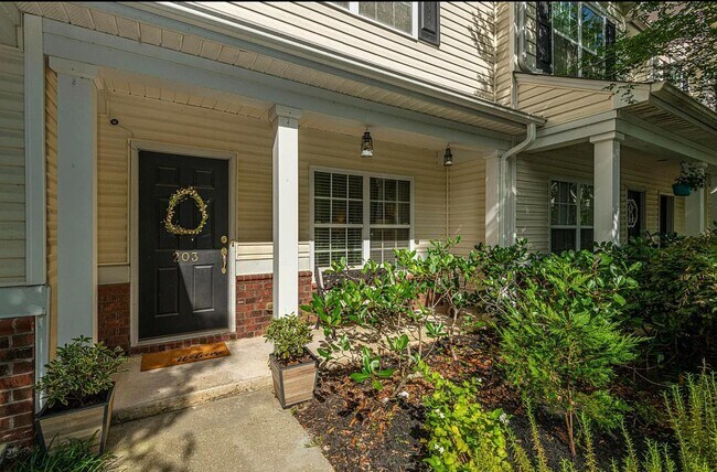 Building Photo - 203 Twin Tree Dr