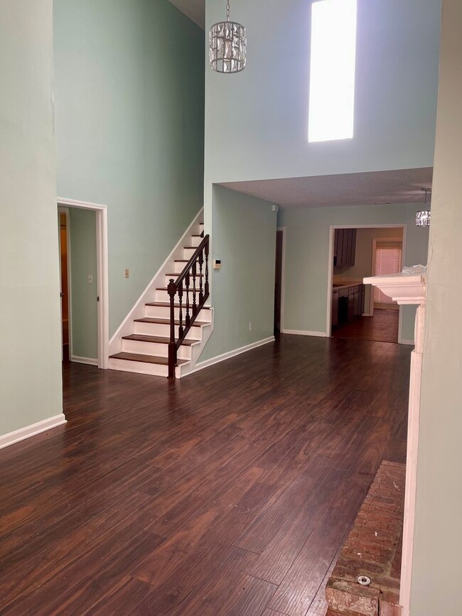 Foto del edificio - 3 Bedroom Townhouse in Stone Mountain