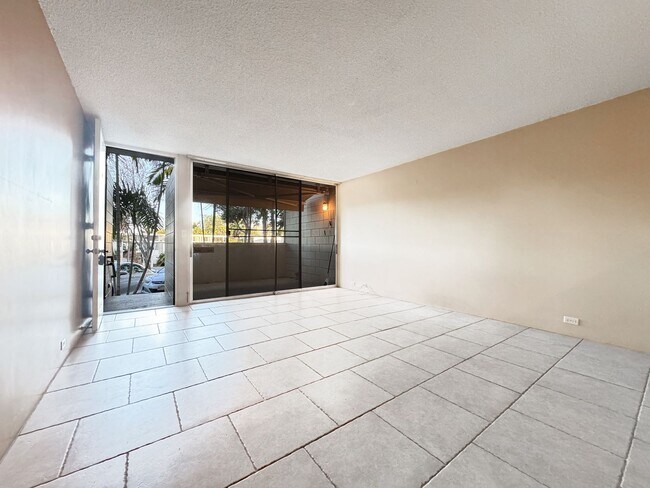 Foto del edificio - Pet Friendly Pualei Circle Condo with One ...