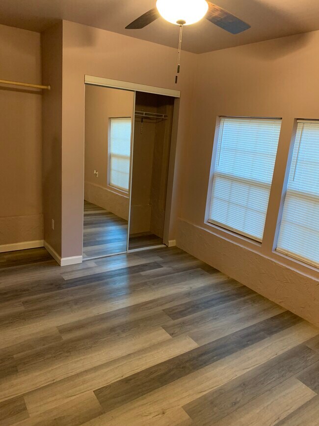 Foto del edificio - 240 Hollywood Blvd SE