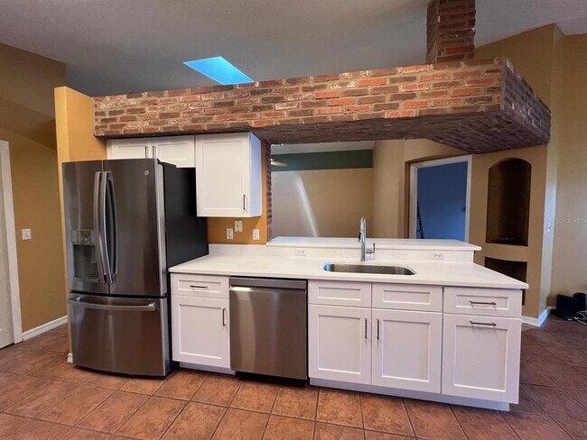 Foto del edificio - 2439 Siward Ave