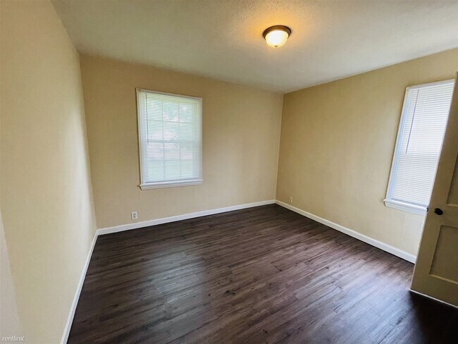 Foto del edificio - 1 br, 1 bath House - 4616 East 16th Street