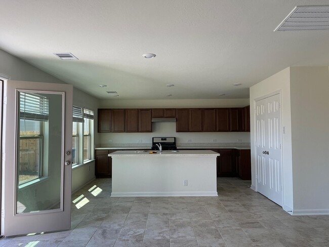 Building Photo - 2315 Little Bluestem Ln