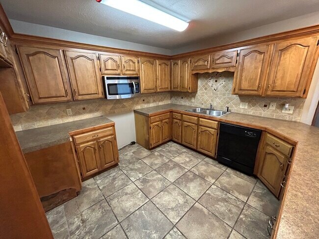 Building Photo - 804 Drake, Conway, AR 72034