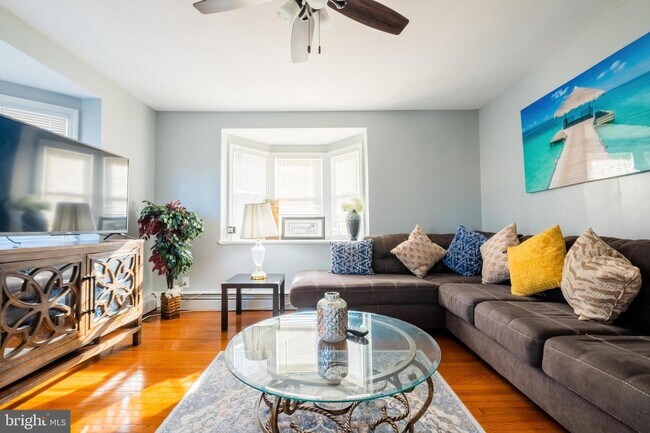 Foto del edificio - 700 Charing Cross Rd