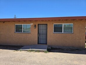 Building Photo - 511 N Iroquois Ave