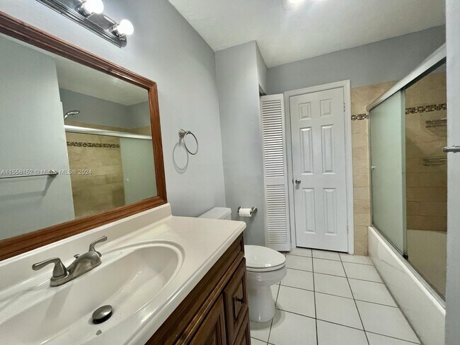 Building Photo - 9851 Sandalfoot Blvd