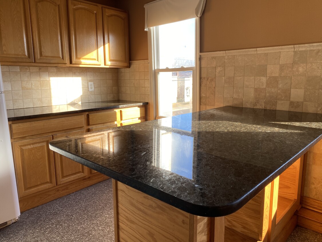 Foto principal - 127 Carr Ave