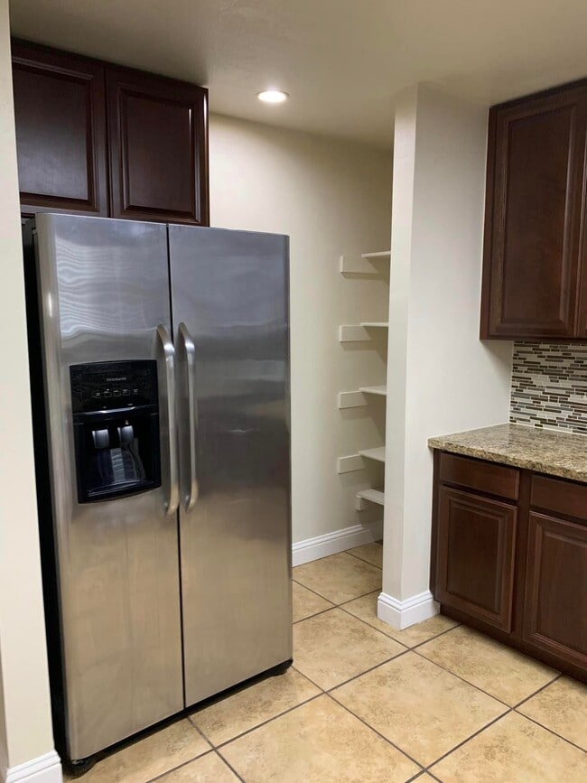 Building Photo - 218 S 6th St