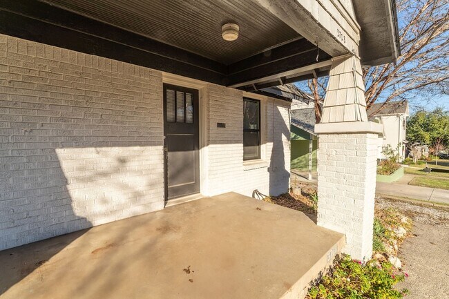 Foto del edificio - 3708 W 5th St