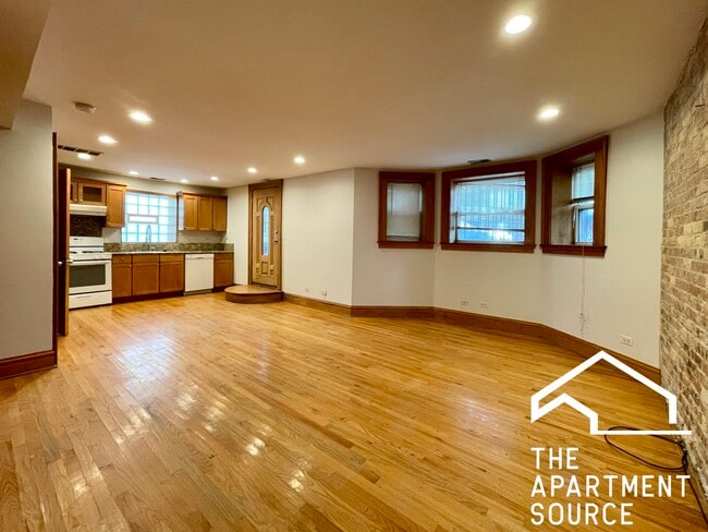 Building Photo - 3242 W Wrightwood Ave
