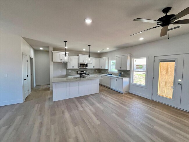 Foto del edificio - 3625 Hari Texan Ct