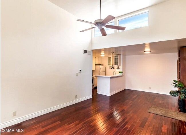 Foto del edificio - 18645 Hatteras St