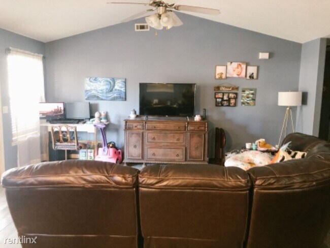 Foto del edificio - 3 br, 2 bath House - 210 W Wilson St