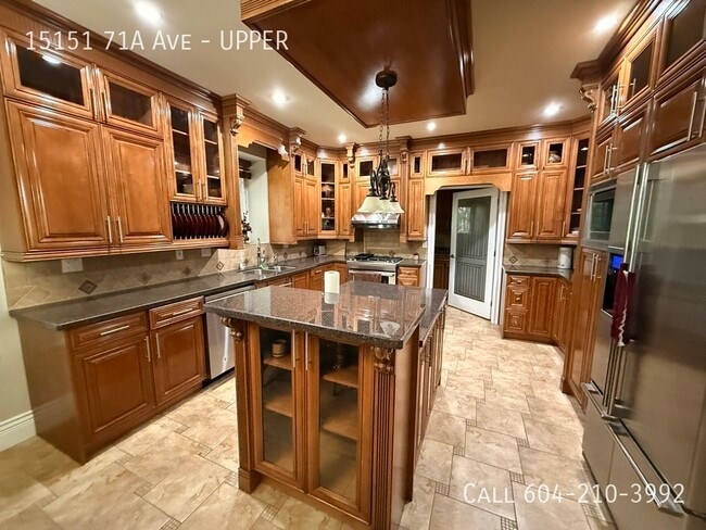 Building Photo - Upper-Level Modern Home with 6 Bedrooms