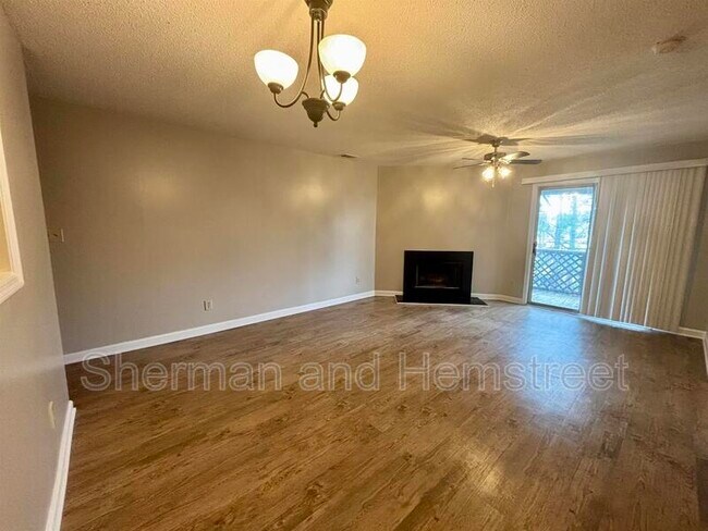 Foto del edificio - 218 Commons Dr