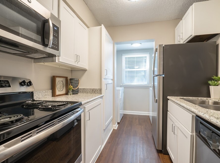 Kitchen - 5055 Nicholson Dr