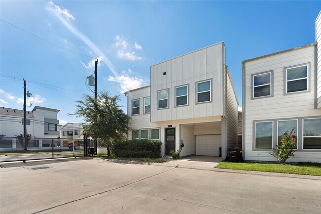 Building Photo - 7703 Rainbow Cl