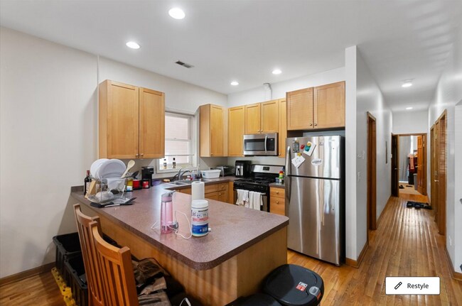 Foto del edificio - 2338 N Greenview Ave