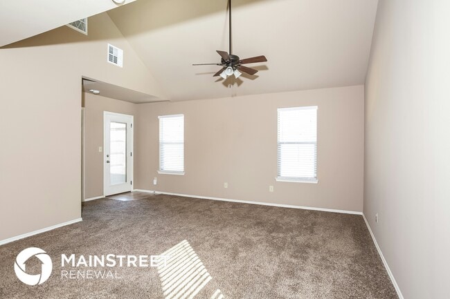 Foto del edificio - 7412 Comrade Ln