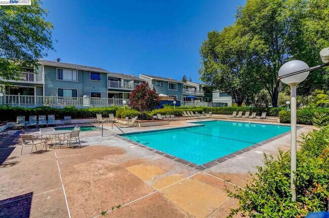 Foto del edificio - 3453 Baywood Terrace