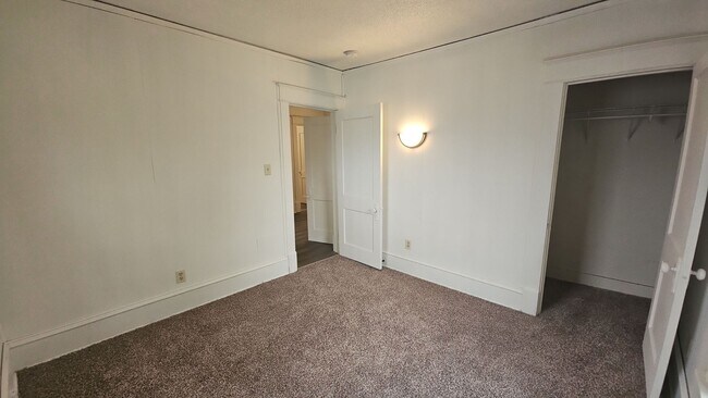 Foto del edificio - 139 32nd St NE