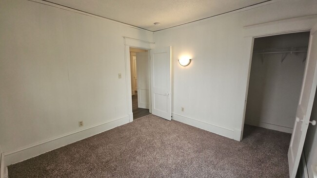 Building Photo - 139 32nd St NE