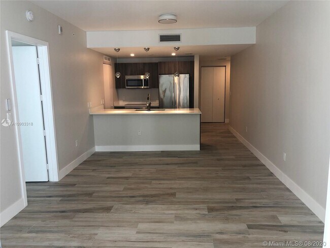 Foto del edificio - 488 NE 18th St