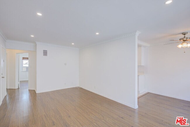 Foto del edificio - 1643 N Formosa Ave