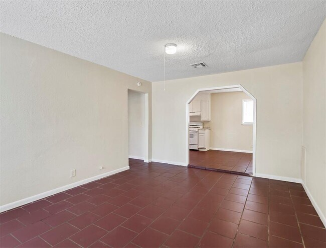 Building Photo - 8122 Homewood Ln