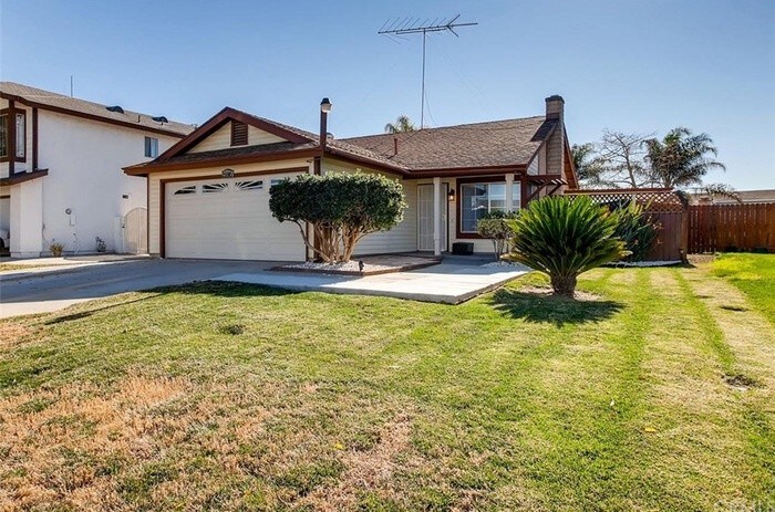 Primary Photo - Charming 2 Bedroom 1 Bathroom