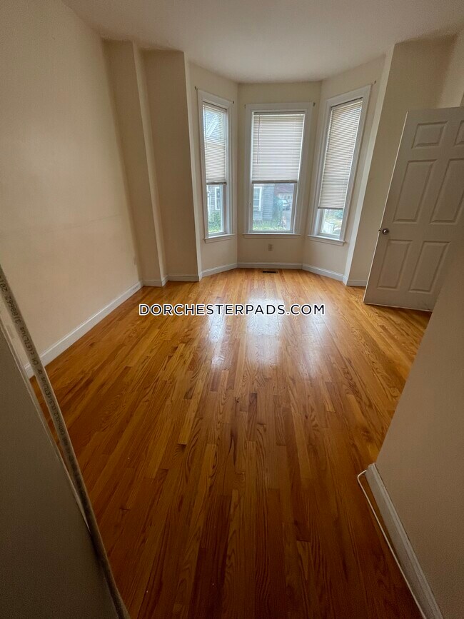 Foto del edificio - 73 W Cottage St