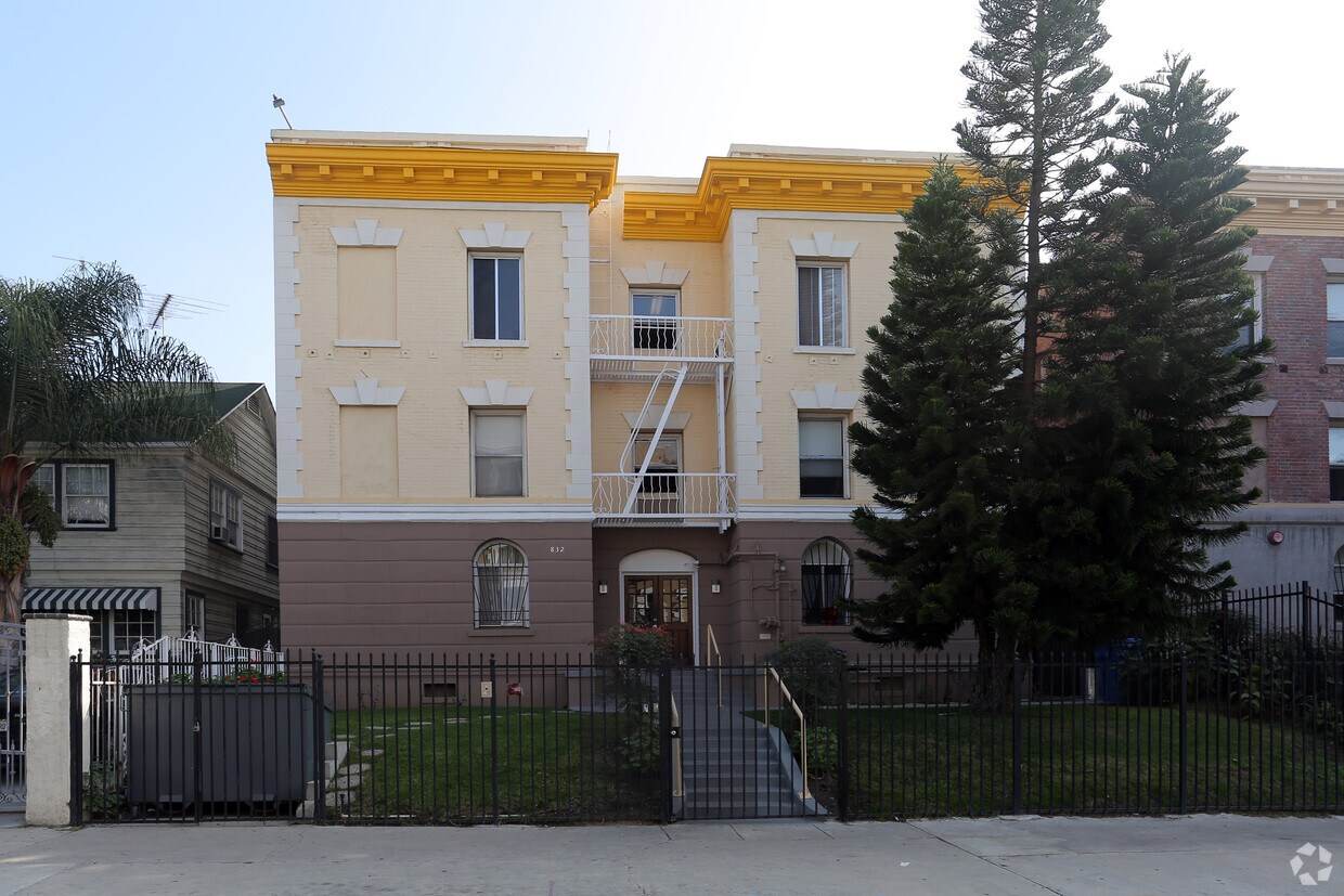 Foto del edificio - 832 S Fedora St