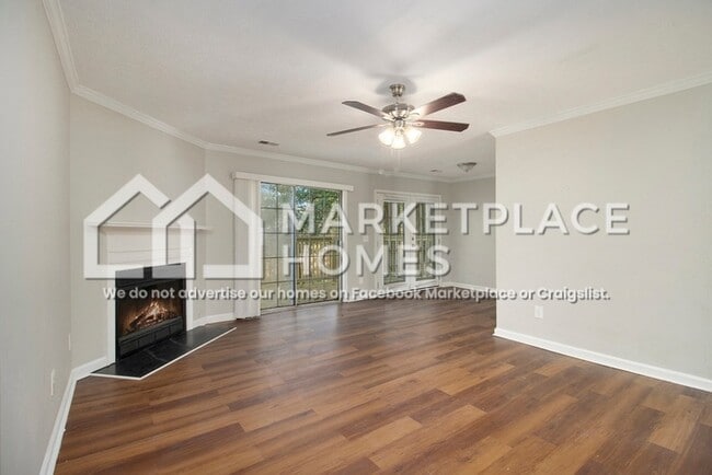Foto del edificio - 2033 Charter Ln