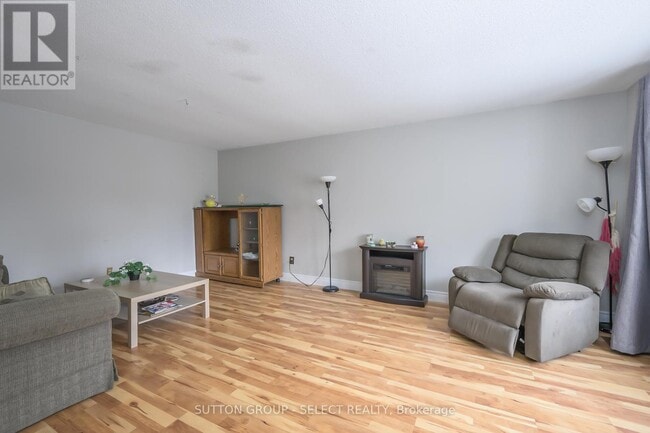 Building Photo - 46 Monmore Rd