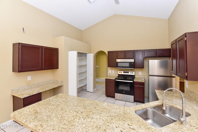 Foto del edificio - 3653 W Saragosa St