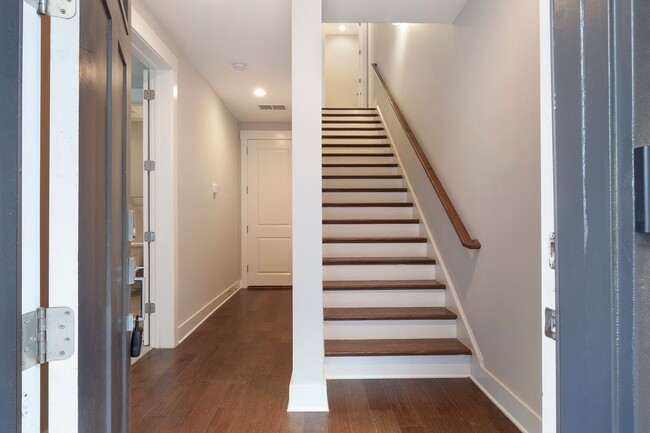 Building Photo - Gorgeous 3/3.5 Home in Castleberry Hill w/...