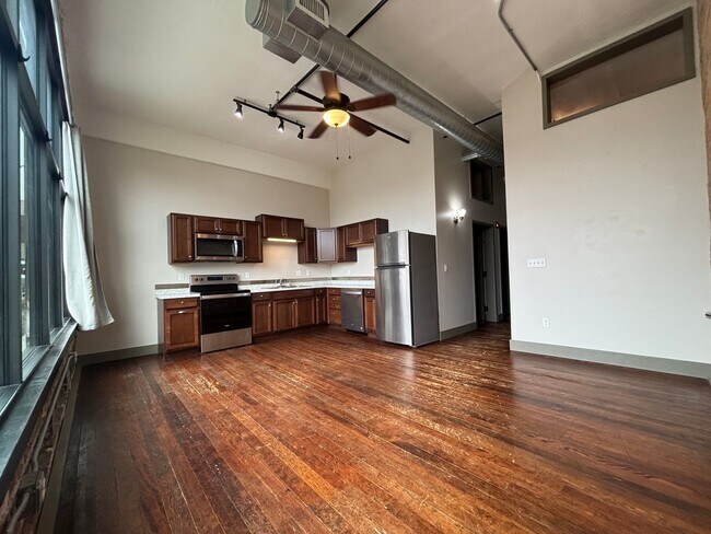 Foto del edificio - Move Downtown on Park Central Square 2 bed...