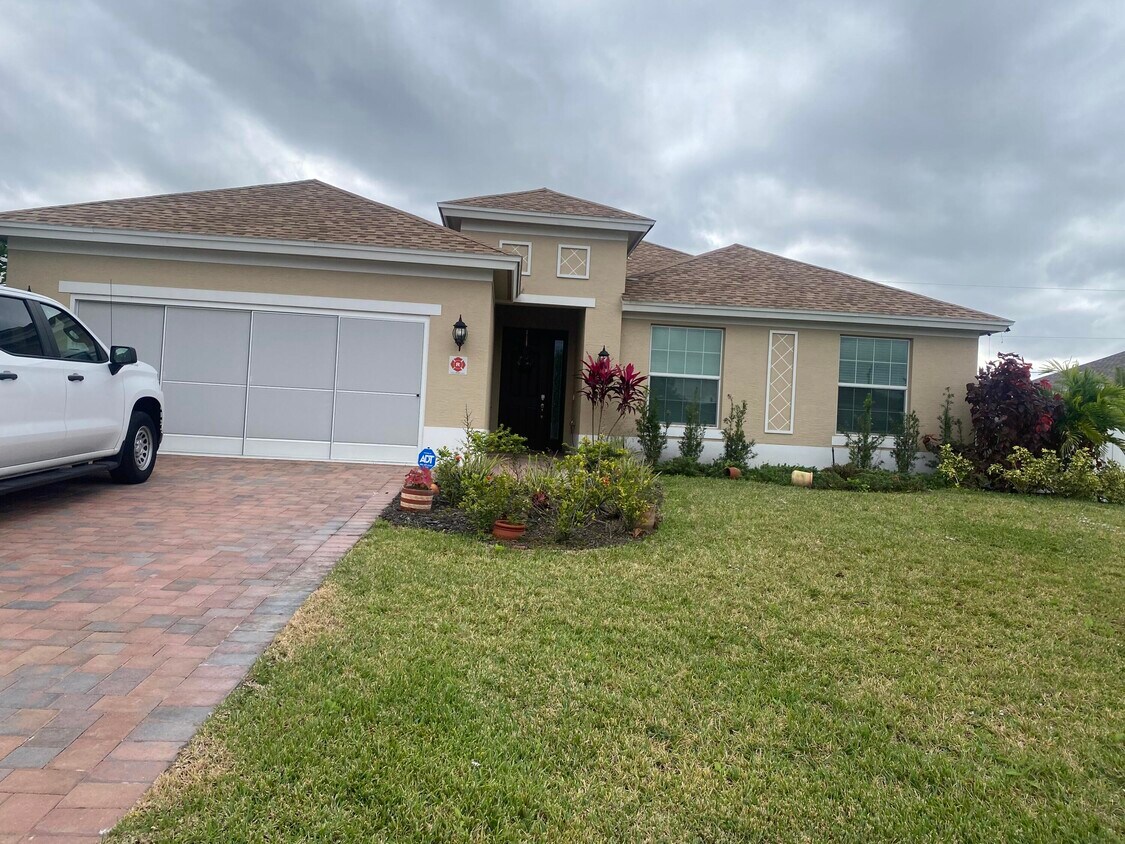 Foto principal - 656 SW Haas Ave